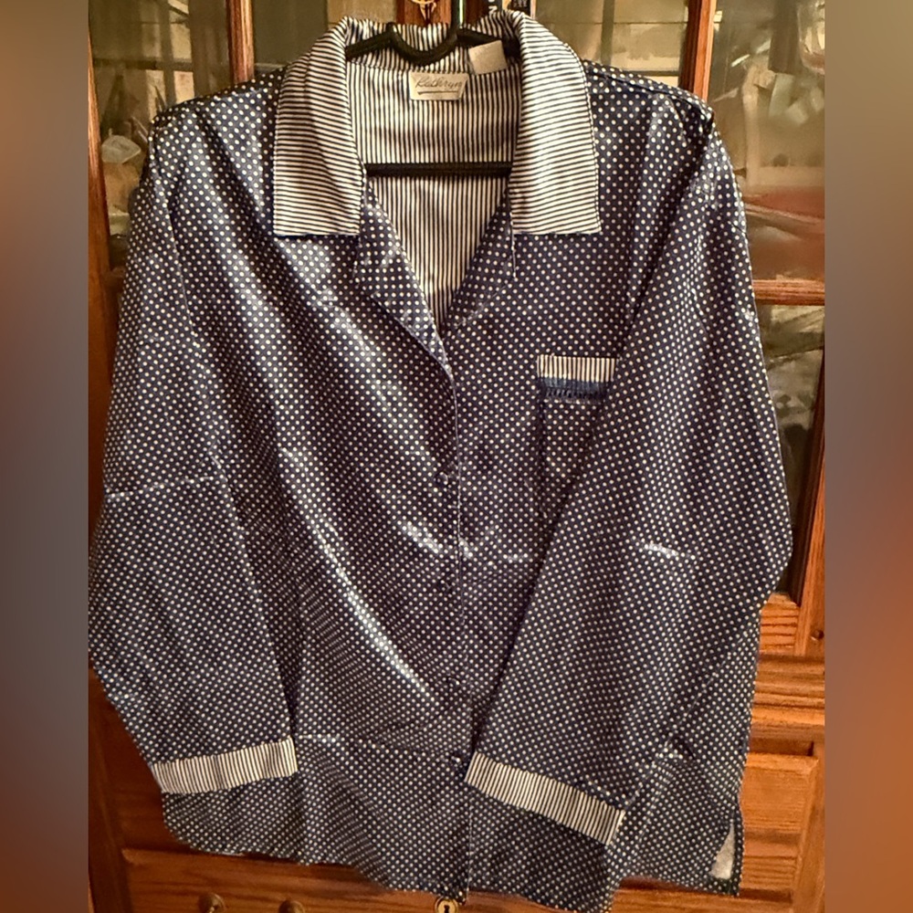 Women ‘s Navy Polka Dot Button-Up Shirt with Contrast Trim Nightshirt . Size M